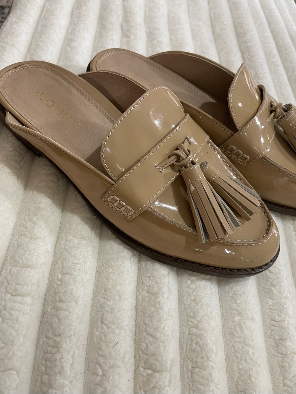 Vionic like new Beige Patent leather Reagan Tassel Mule Loafers size 8 - Picture 5 of 6